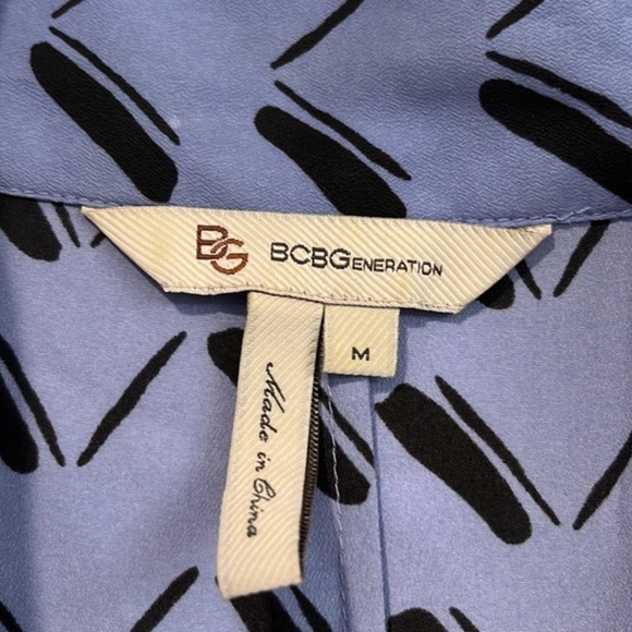 BCBGeneration shirt size medium  . Open in front , excellent condition - Picture 4 of 4